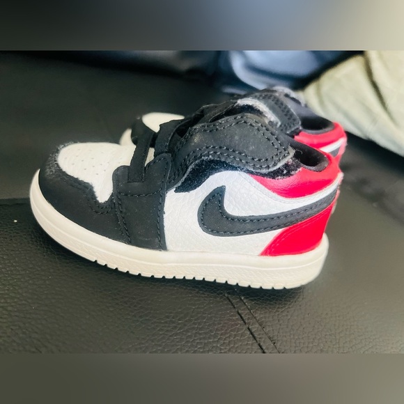 Nike kids shoes size 5C in great condition - Picture 1 of 8